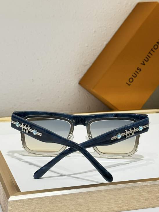 Picture of Louis Vuitton Sunglasses _SKUfw76769753fw